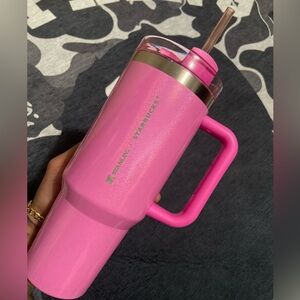 Stanley x Starbucks (Target Exclusive)
Quencher 40oz Tumbler